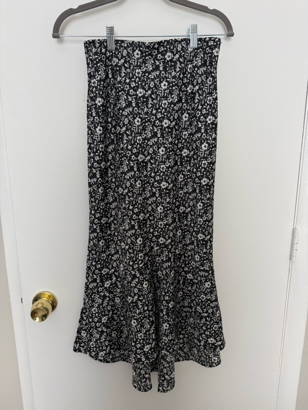Abercrombie & Fitch Black and White Floral Midi Skirt